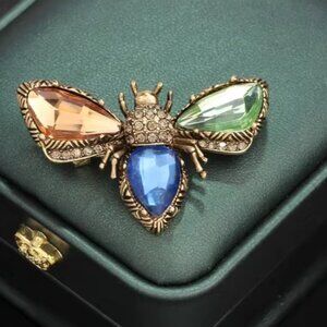 Vintage Multicolor Crystal Bee Brooch – Elegant Antique Insect Pin Jewelry